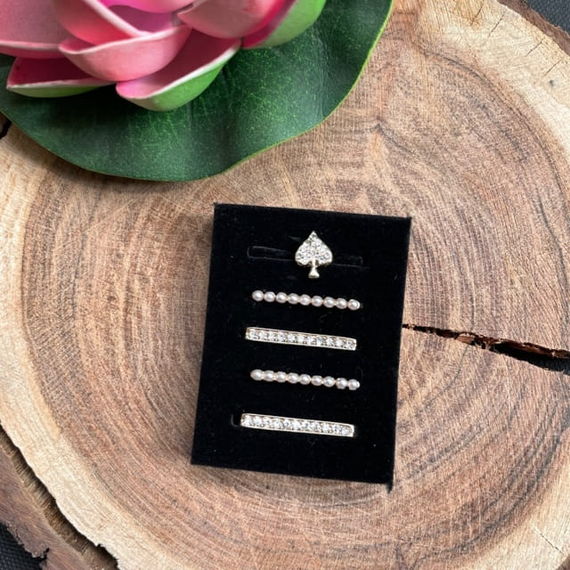 Looking for a way to elevate your Apple Watch's style? Check out Hanging Owl's Spades Apple Watch Charms. Made with high-quality materials, these charms are designed to last and add a touch of elegance to your watch. Easy to install and compatible with any Apple Watch strap, these charms are perfect for those who want to stand out in the crowd. Shop now and elevate your style game!