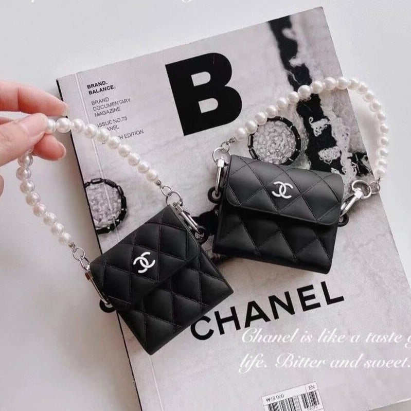 CHANEL 2022 SS Phone & Airpods Pro Case with Chain (AP2742 B08043 NH626)