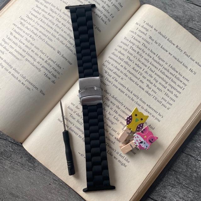 Ceramic Design Silicone Material bands For Apple Watch 42-44-45-49 mm Apple Watch Band - Hanging Owl  India 